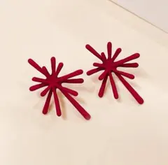 ステンレス 星形 花形 デザイン 赤色　レッド　ピアス 華やか