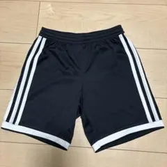ジュニア　サッカーadidas 黒ショートパンツ130 子供　ハーフパンツ