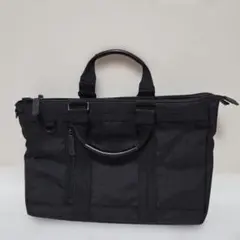 黒のナイロン トートバッグ