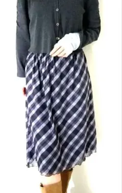 新品未使用【Kastane】アソートシアースカート 黒チェックフレア ミドル丈のサムネイル
