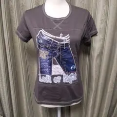 Molto Commosso 胸元中央デニムジーンズを描いた半袖カットソー