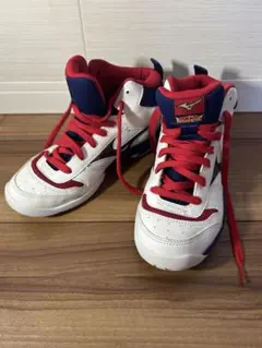 Mizuno バスケットシューズ ハイカット ホワイト/レッド 24cmのサムネイル
