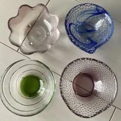 透明な色のボウルセット