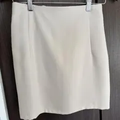 アイボリー　ミニ丈スカート