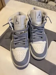 NIKE Air Jordan 1 Mid グレー ホワイトのサムネイル