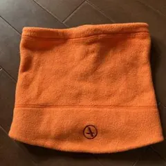 子供用ネックウォーマー。スリープ素材でシンプル。合わせやすいデザインです。