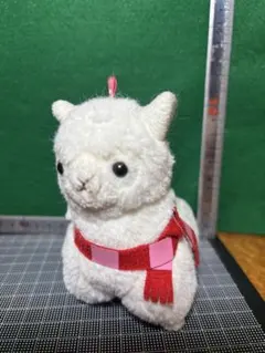 白いアルパカぬいぐるみ 赤いマフラー付き もふ活 癒し