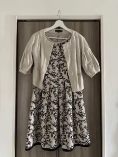 花柄Aラインドレスとカーディガンセット
