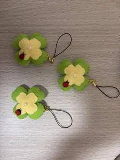 フェルト製クローバーチャーム