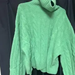 グリーン ケーブルニット タートルネック