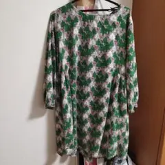 Fillil ひざ丈長袖ワンピース 緑の木と家柄のサムネイル
