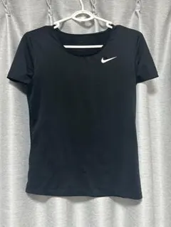 Nike ブラック Tシャツ　レディース