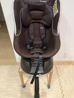 Combi 車用チャイルドシート ブラウン