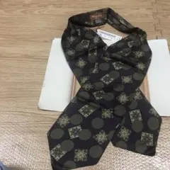 【最終値下デッドス未使用タグ付】Proposta シルクアスコットタイ幾何学模様