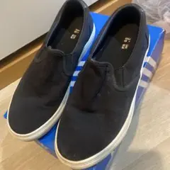 ユニクロ　スニーカー　スリッポン