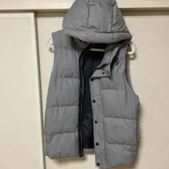 GU グレー フード付きダウンベスト