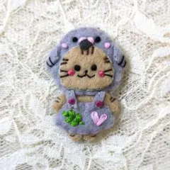 [即購入❌]ブローチ 刺繍 ハト フェルト ハンドメイド ＊コメント必須