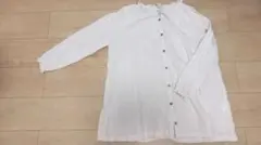 ホワイト フリルネック ボタン付きシャツ