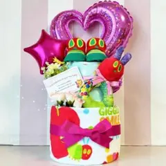 ○出産祝いに大人気！はらぺこあおむし豪華２段ガラガラスタイ 女の子 おむつケーキ