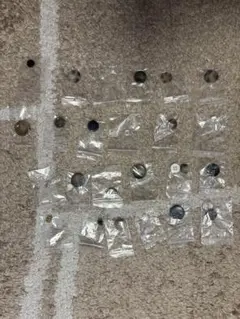 ボタンセット 多数の色と素材