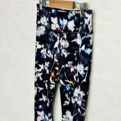 美品　NIKE 花柄柄　総柄　レギンス　スパッツ　ヨガ　ティラピスのサムネイル