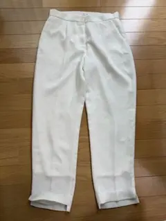 美品　FRAY I.D 細身の美シルエットパンツ　白　size1のサムネイル