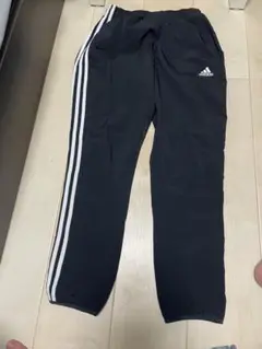 adidas ブラック ジャージパンツ