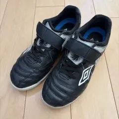 Umbro Accelerator フットサルシューズ ブラック/ホワイト