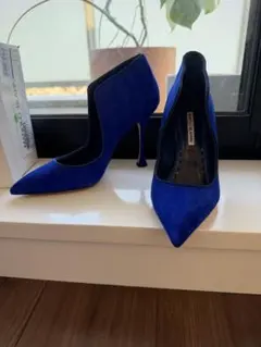 manolo blahnik 新品　☆ロイヤルブルーpumpsのサムネイル