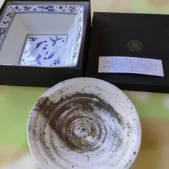青い花柄の四角い陶器皿、丸皿セット