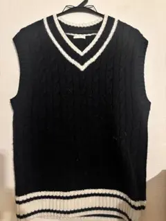 ケーブルニット Vネックベスト