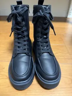 ユニクロ:Ｃレースアップショートブーツ23センチ　ブラック