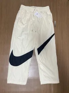 新品　ナイキ(NIKE)ビッグスウッシュ ウーブンパンツ　撥水加工　Lクリーム