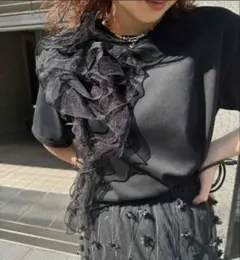 Ameri FLOWER COSAGE TEE ブラック