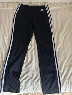 adidas ブラック ジャージパンツ