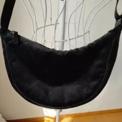 ユニクロ　ラウンドミニショルダーバッグ　コーデュロイ　黒