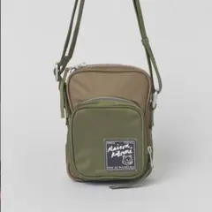 Maison Kitsuné ナイロンクロスボディポーチ（カーキ）のサムネイル
