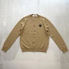人気 PLAY COMME des GARCONS ハートワッペン カーディガン