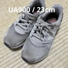 New Balance UA900 ソフトフィット グレー スニーカー