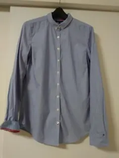 トミーフィルフィガーのストライプのボタンダウンのブラウス