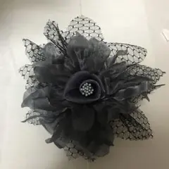 美品　コサージュ　グレー
