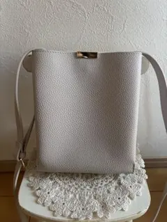 ライトグレー 二層構造ショルダーバッグ　オペークドットクリップ