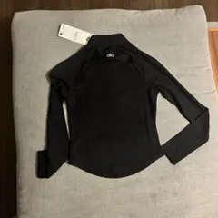 alo yoga 限定色ショートスリーブ Tシャツ - メルカリ