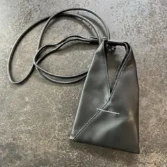 MM6 スマホショルダーバッグ ポーチ ブラック マルジェラ