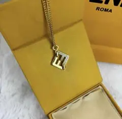 FENDI ロゴペンダントネックレス