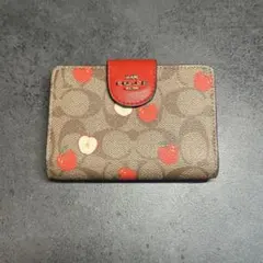 COACH シグネチャー りんご　二つ折り財布　コンパクトウォレット