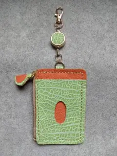 本革　定期入れ　パスケース　リール付き