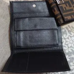 プラダ折り財布