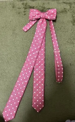 giraffe ピンクドット蝶ネクタイ型のネクタイのサムネイル