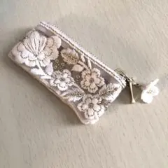 インド刺繍リボン　ミニ　ポーチ　小花　チャーム付き